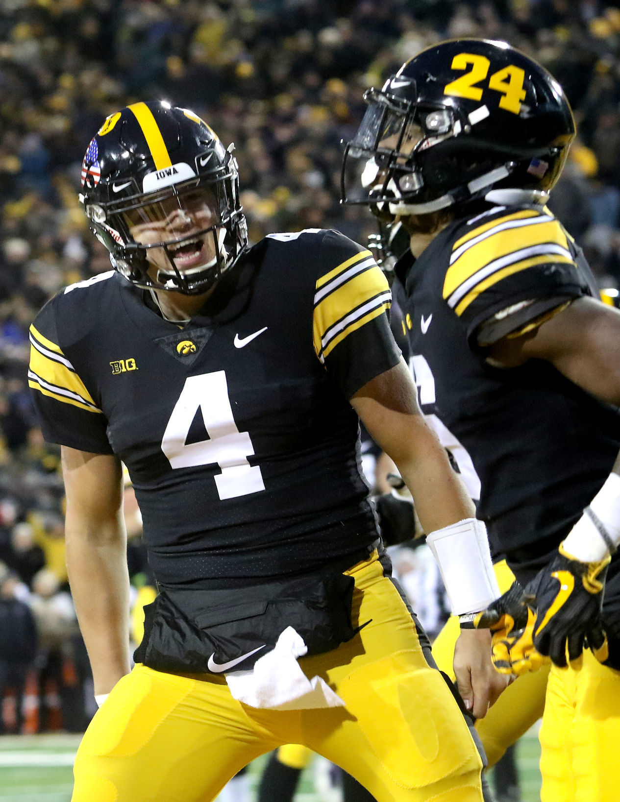 111018-Iowa-Football-010